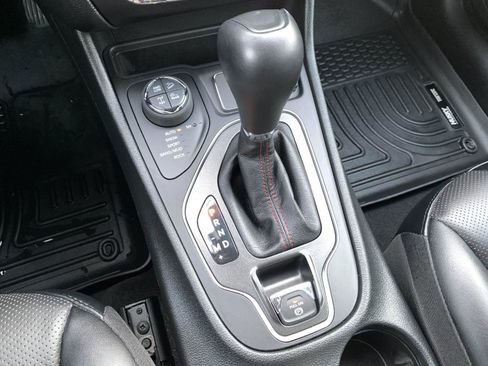 Used 2022 Jeep Cherokee Trailhawk w/ Premium Leather Package image 29