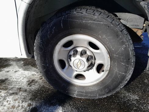 Used 2022 Chevrolet Express 2500 w/ Driver Convenience Package image 38