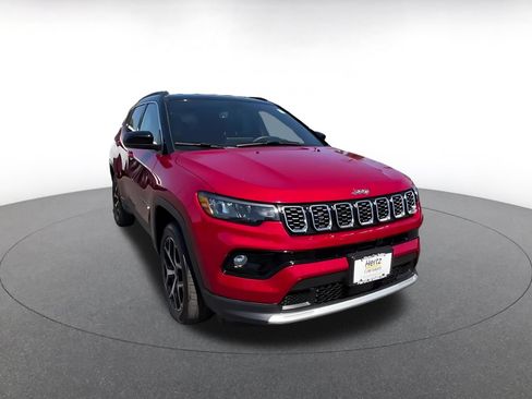 Used 2025 Jeep Compass Limited AWD/4WD image 3