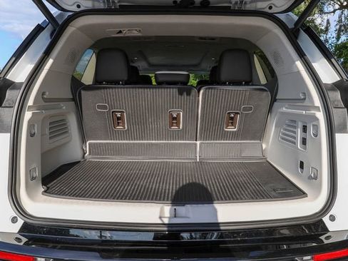 Used 2025 GMC Acadia Denali w/ Super Cruise Package FWD image 30