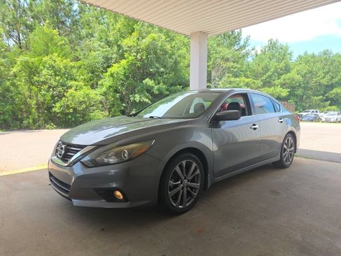 Used 2018 Nissan Altima 2.5 SR w/ SR Special Edition FWD image 1
