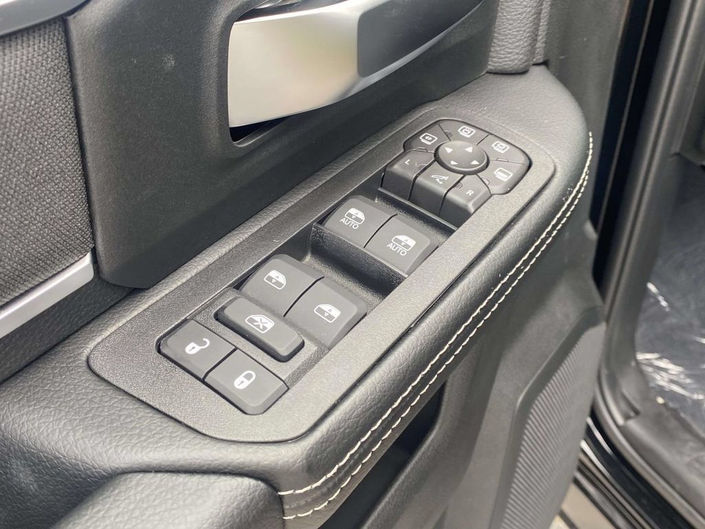 New 2026 RAM 3500 Big Horn AWD/4WD image 14
