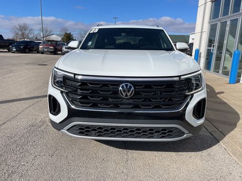 Used 2025 Volkswagen Atlas Cross Sport SE image 3