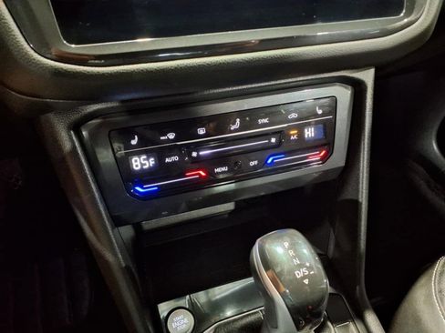 Used 2022 Volkswagen Tiguan SE image 22