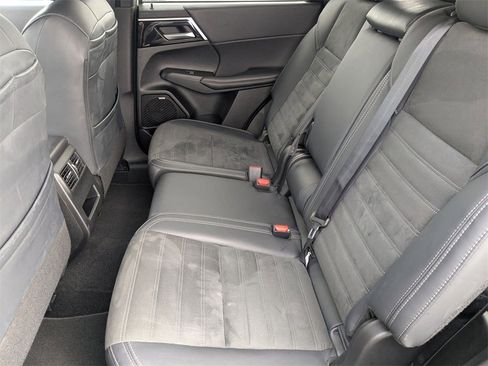 Used 2025 Mitsubishi Outlander SE image 28