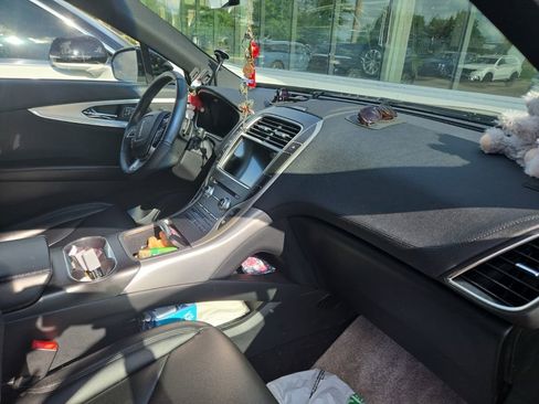 Used 2019 Lincoln Nautilus Premier AWD/4WD image 2