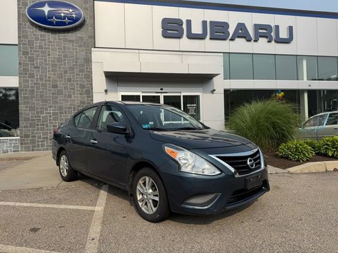 Used 2015 Nissan Versa SV FWD image 1