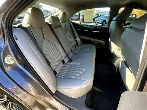 Used 2023 Toyota Camry SE image 19