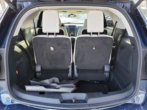 Used 2017 Ford Explorer Platinum image 17