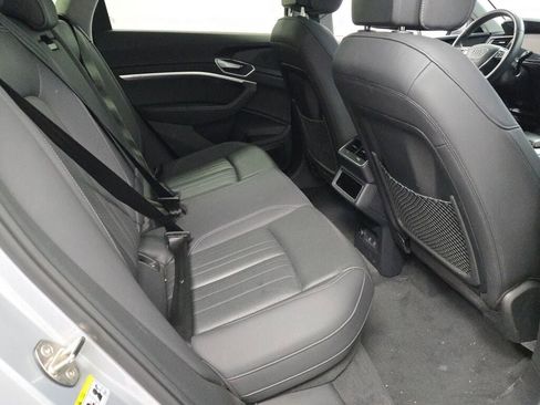 Used 2022 Audi e-tron Premium Plus w/ Premium Plus Package image 11
