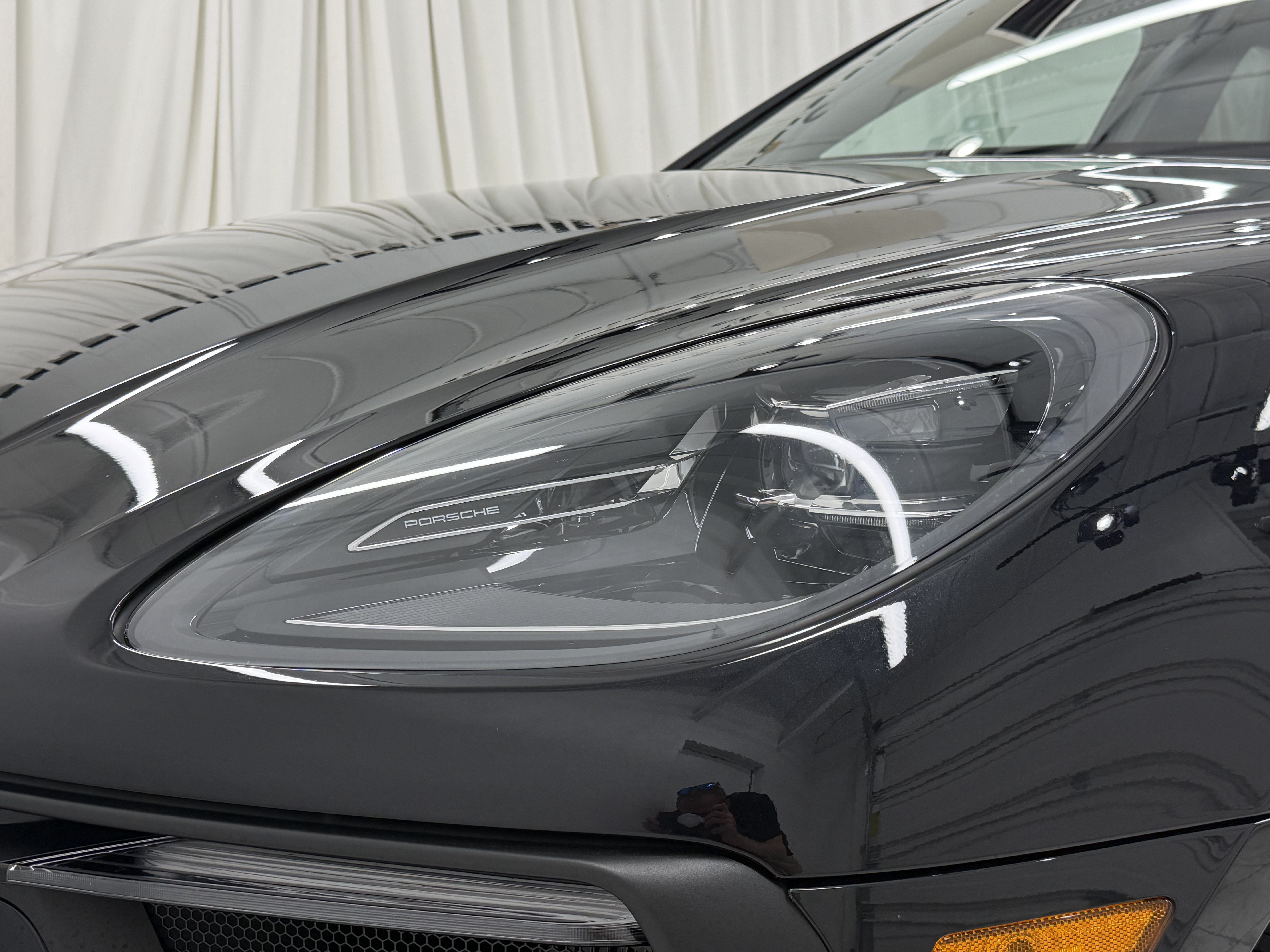 Certified 2023 Porsche Macan S AWD/4WD image 17