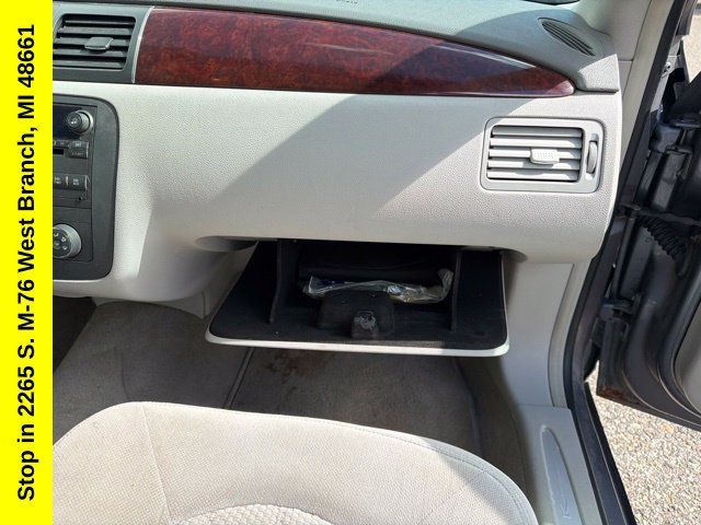 Used 2008 Buick Lucerne CX FWD image 25