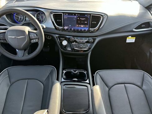 New 2026 Chrysler Pacifica Limited w/ S Appearance Package image 11
