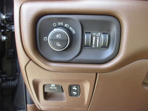 Used 2019 RAM 1500 Laramie image 39