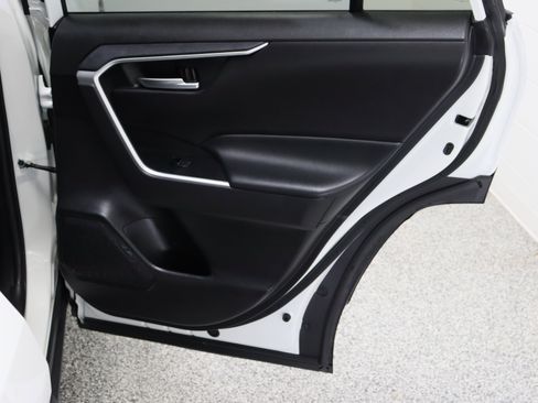 Used 2025 Toyota RAV4 XLE FWD image 32