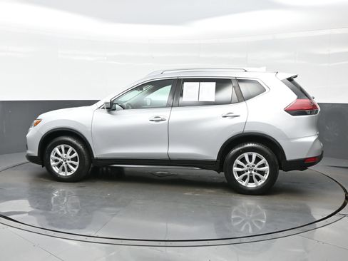 Used 2018 Nissan Rogue SV AWD/4WD image 3