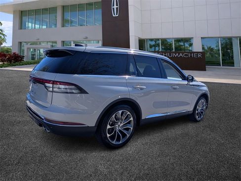 Used 2025 Lincoln Aviator Reserve w/ Illumination Package image 7