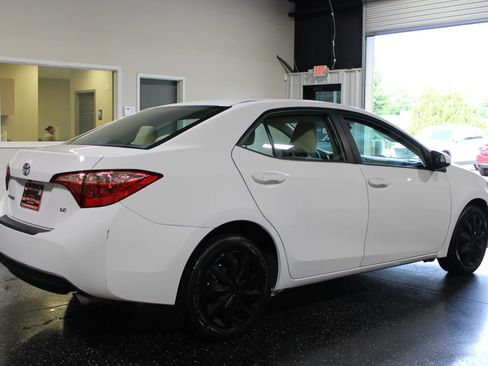 Used 2018 Toyota Corolla LE FWD image 3