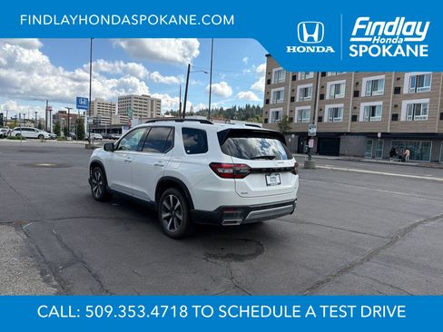 Used 2025 Honda Pilot Elite image 3