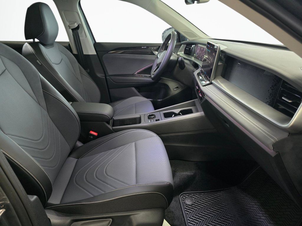 New 2026 Volkswagen Tiguan SE AWD/4WD image 43