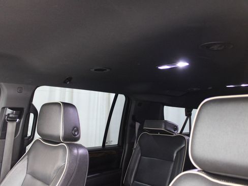 Used 2022 Chevrolet Suburban Premier image 28