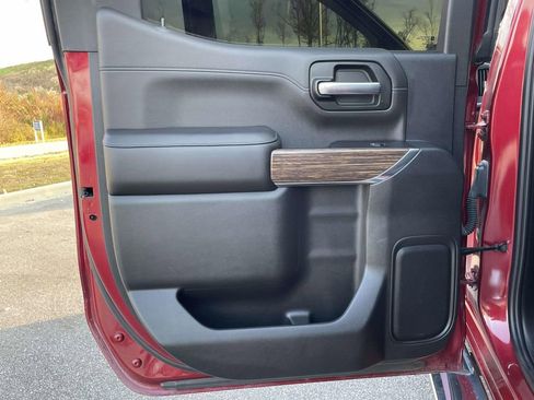 Used 2019 Chevrolet Silverado 1500 High Country w/ Technology Package image 2