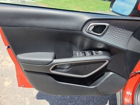 Certified 2022 Kia Soul LX FWD image 15