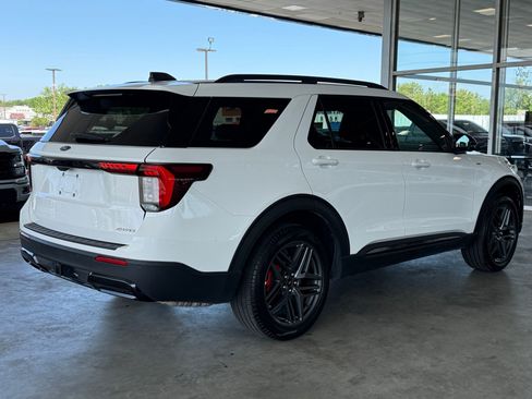 Used 2025 Ford Explorer ST-Line w/ ST-Line Street Pack image 9