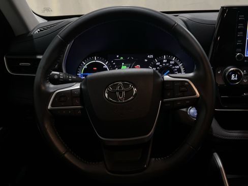 Used 2022 Toyota Highlander XLE w/ Protection Package #3 (TMS) AWD/4WD image 39