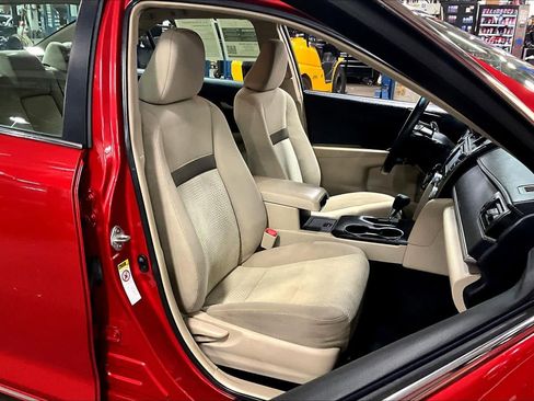 Used 2013 Toyota Camry LE image 7