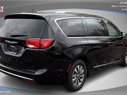 Used 2020 Chrysler Pacifica Touring-L Plus image 5