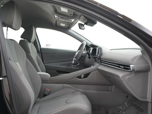 Used 2025 Hyundai Elantra Sport FWD image 11