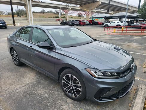 Used 2025 Volkswagen Jetta Sport image 4