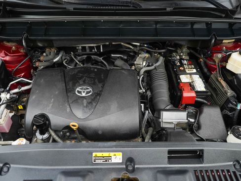 Used 2020 Toyota Highlander XLE AWD/4WD image 33