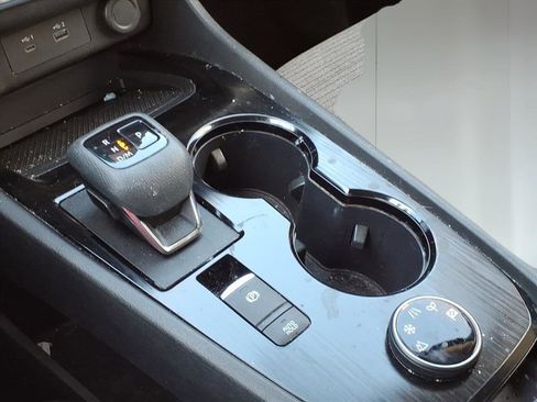 Used 2022 Nissan Rogue SV image 14