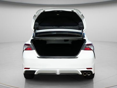 Used 2023 Toyota Camry SE w/ Cold Weather Package FWD image 11