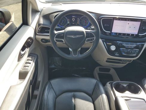 Used 2022 Chrysler Pacifica Touring-L image 27