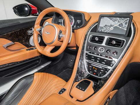 Used 2017 Aston Martin DB11 V12 image 18