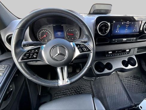 Used 2025 Mercedes-Benz Sprinter 2500 image 5