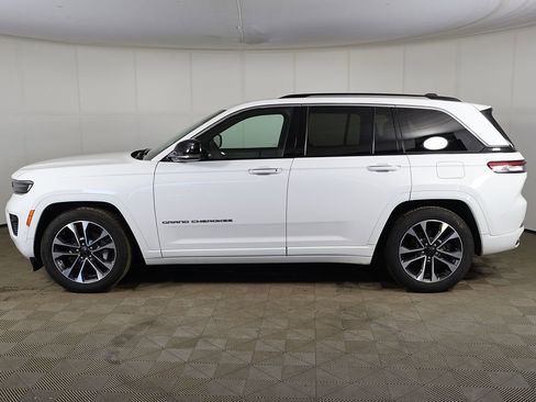 Used 2023 Jeep Grand Cherokee Overland AWD/4WD image 17