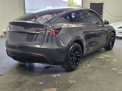 Used 2021 Tesla Model Y Long Range AWD/4WD image 4