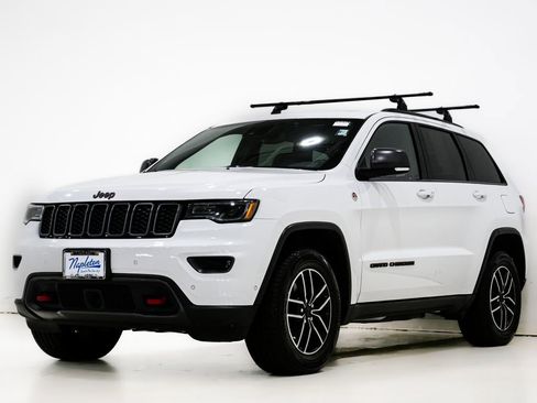Used 2021 Jeep Grand Cherokee Trailhawk w/ Trailhawk Luxury Group AWD/4WD image 3