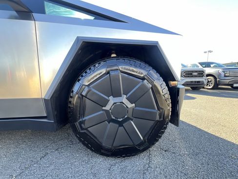 Used 2024 Tesla Cybertruck AWD Crew Cab image 12