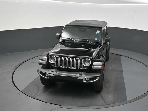 Used 2025 Jeep Wrangler Unlimited Sahara AWD/4WD image 12