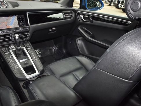 Used 2020 Porsche Macan AWD/4WD image 17