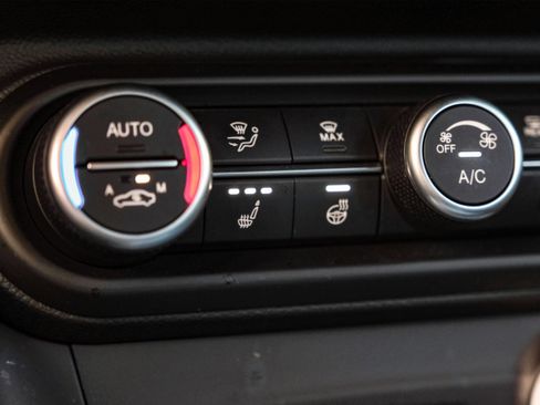 Used 2022 Alfa Romeo Stelvio Sprint image 23