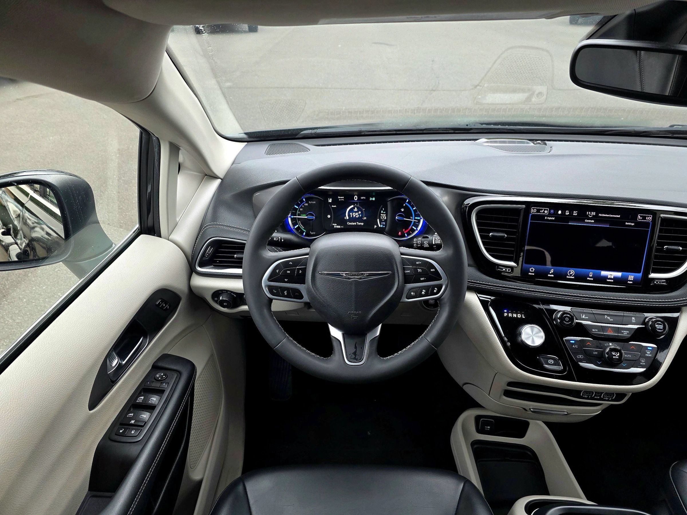Used 2023 Chrysler Pacifica Touring-L FWD image 21