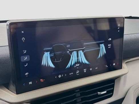 New 2025 Ford Explorer Active w/ Active Comfort Package image 17