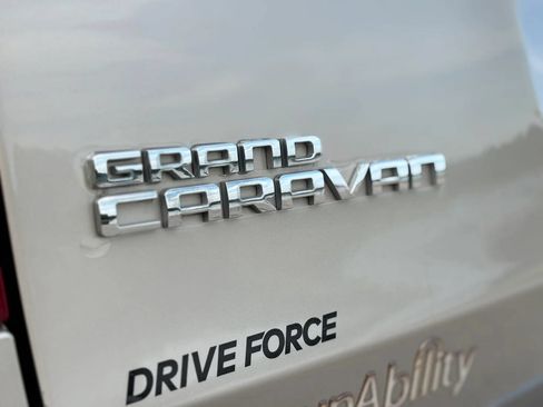 Used 2013 Dodge Grand Caravan Crew FWD image 16