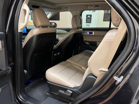 Used 2020 Ford Explorer Limited w/ Equipment Group 310A AWD/4WD image 18
